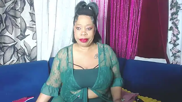 Snapshot of crystalbxx chatting on July 28, 2026, 7:39 pm crystalbxx online show from July 28, 2026, 7:39 pm