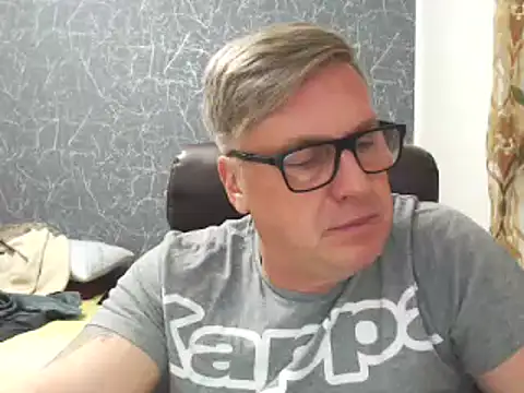 Snapshot of RobertStripX chatting on February 3, 2025, 2:45 pm RobertStripX online show from February 3, 2025, 2:45 pm