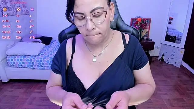 esmeralda milf online show from July 18, 2026, 8:06 pm