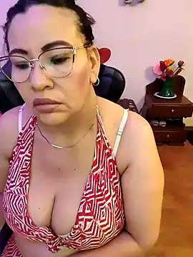 esmeralda milf online show from February 28, 2026, 2:39 pm