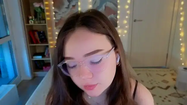 MilenaSaint online show from June 5, 2026, 3:55 am