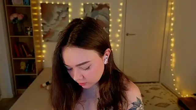 MilenaSaint online show from June 18, 2026, 3:38 am