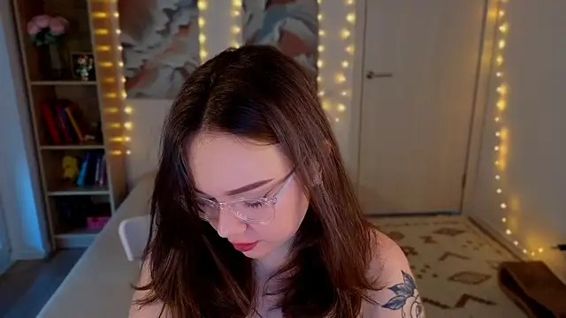 MilenaSaint online show from June 12, 2026, 3:26 am