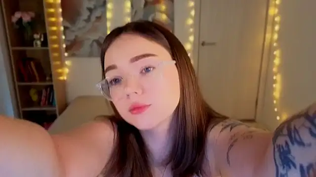 MilenaSaint online show from July 6, 2026, 3:35 am