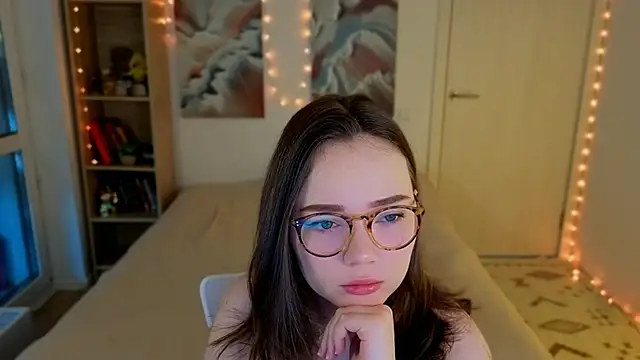MilenaSaint online show from April 25, 2026, 3:53 am