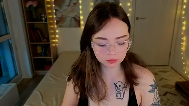 MilenaSaint online show from June 10, 2026, 3:41 am