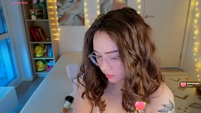 MilenaSaint online show from July 27, 2026, 3:24 am