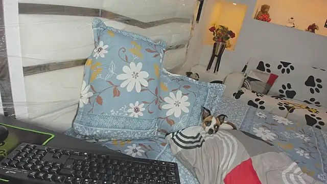 Snapshot of yina-rosse chatting on July 25, 2026, 8:04 pm yina-rosse online show from July 25, 2026, 8:04 pm