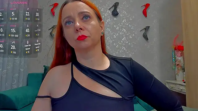 emilianna666 online show from October 1, 2025, 1:26 pm