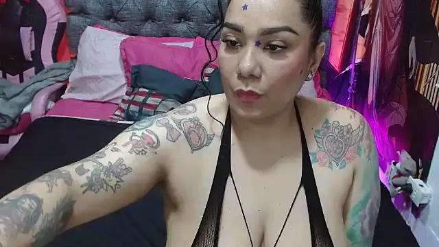 Snapshot of JEENEVIEVE chatting on June 4, 2026, 6:23 pm JEENEVIEVE online show from June 4, 2026, 6:23 pm