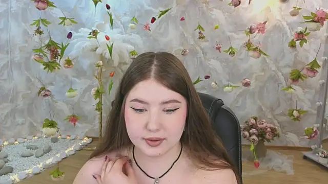 NicoleFoxery online show from June 19, 2026, 6:47 pm
