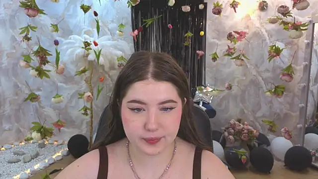NicoleFoxery online show from July 22, 2026, 3:19 am