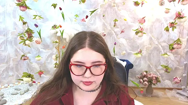 NicoleFoxery online show from July 7, 2026, 7:09 am