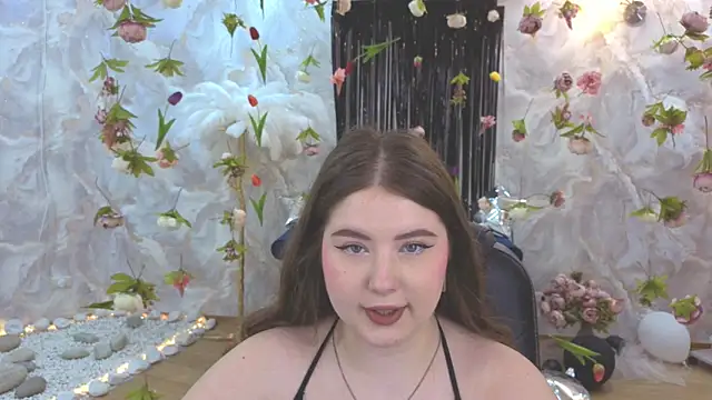 NicoleFoxery online show from August 4, 2026, 4:28 am