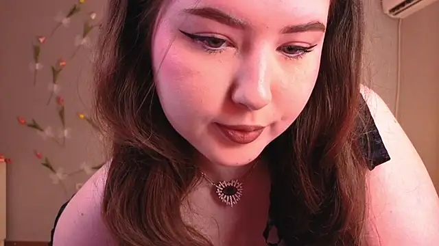NicoleFoxery online show from June 25, 2026, 5:12 am