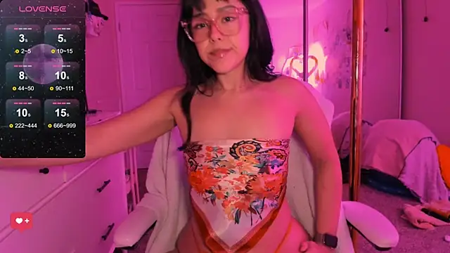 Snapshot of Evie-Luna chatting on October 2, 2025, 1:53 am Evie-Luna online show from October 2, 2025, 1:53 am