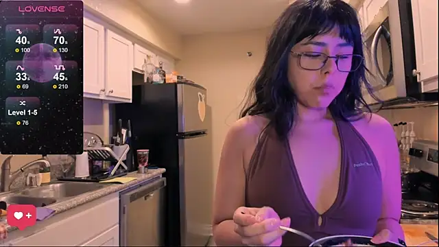 Snapshot of Evie-Luna chatting on March 7, 2025, 1:31 am Evie-Luna online show from March 7, 2025, 1:31 am