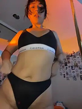 Snapshot of Evie-Luna chatting on November 24, 2025, 12:21 am Evie-Luna online show from November 24, 2025, 12:21 am