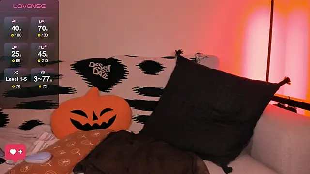 Snapshot of Evie-Luna chatting on October 19, 2025, 1:19 am Evie-Luna online show from October 19, 2025, 1:19 am