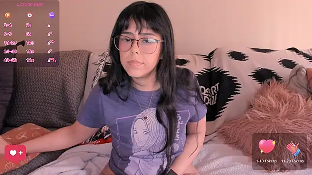 Snapshot of Evie-Luna chatting on February 13, 2026, 10:10 pm Evie-Luna online show from February 13, 2026, 10:10 pm