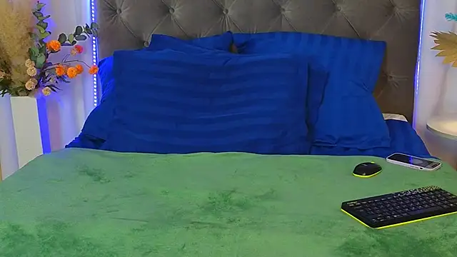 Snapshot of Ariana_Petite chatting on March 2, 2026, 5:08 am Ariana Petite online show from March 2, 2026, 5:08 am