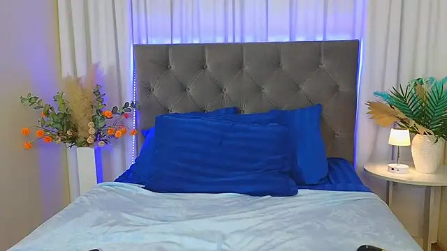 Snapshot of Ariana_Petite chatting on March 16, 2026, 12:51 am Ariana Petite online show from March 16, 2026, 12:51 am