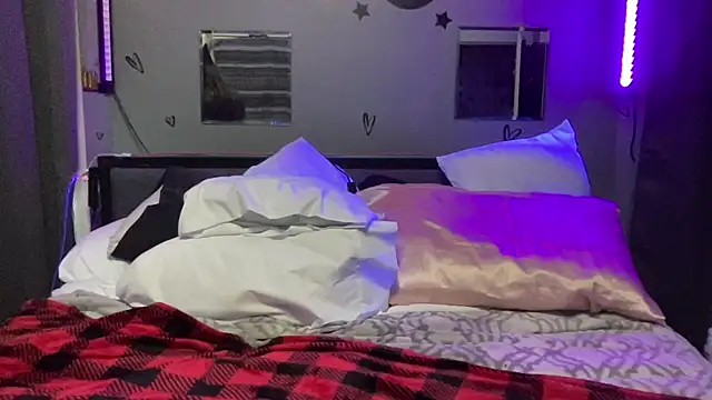 Snapshot of mirandamark2020 chatting on April 2, 2026, 6:25 pm mirandamark2020 online show from April 2, 2026, 6:25 pm