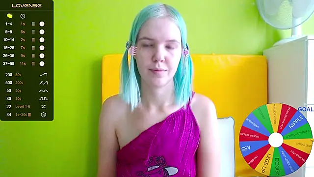 Snapshot of Ultra_Meow chatting on October 27, 2025, 11:00 am Ultra Meow online show from October 27, 2025, 11:00 am