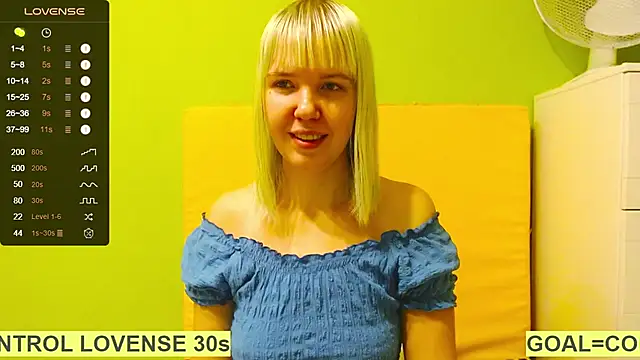 Snapshot of Ultra_Meow chatting on December 18, 2025, 12:53 pm Ultra Meow online show from December 18, 2025, 12:53 pm