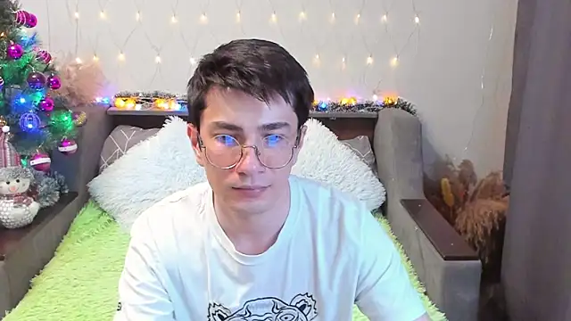 Yumi steve online show from December 15, 2024, 7:42 pm