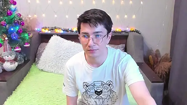 Yumi steve online show from December 15, 2024, 2:41 am