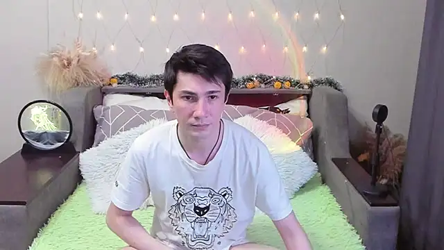 Yumi steve online show from November 3, 2025, 2:53 pm