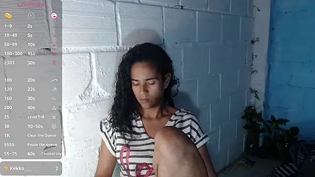 jasminne  online show from October 17, 2025, 5:04 pm