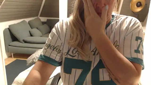 KimMitchelli online show from November 19, 2025, 5:07 am