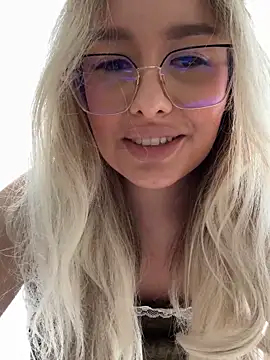 mollyxxx online show from March 13, 2025, 7:53 am