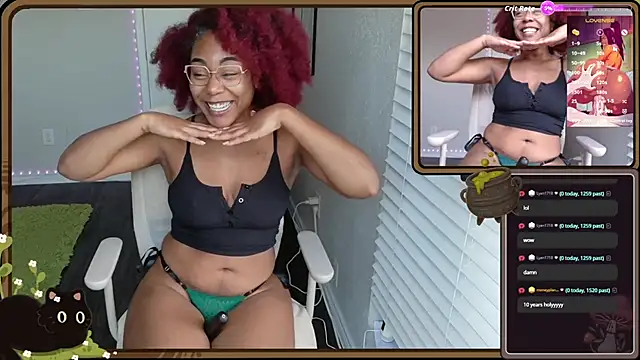 Snapshot of Cheybaaee chatting on November 9, 2025, 6:23 pm Cheybaaee online show from November 9, 2025, 6:23 pm