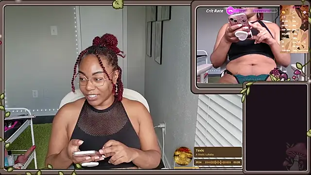 Snapshot of Cheybaaee chatting on September 25, 2025, 7:09 pm Cheybaaee online show from September 25, 2025, 7:09 pm