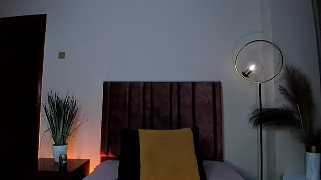 JupiteFox online show from May 7, 2026, 11:52 pm