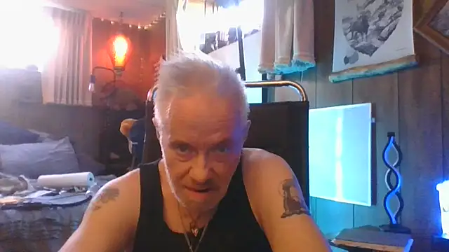 Snapshot of Makowboy chatting on February 19, 2026, 6:27 pm Makowboy online show from February 19, 2026, 6:27 pm