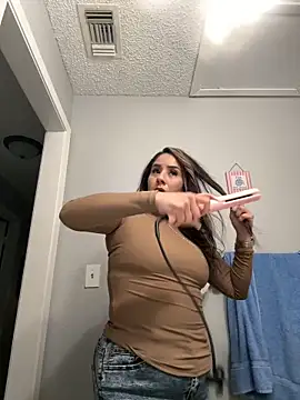 Snapshot of Aw_ThROAt9 chatting on March 17, 2026, 12:57 am Aw ThROAt9 online show from March 17, 2026, 12:57 am