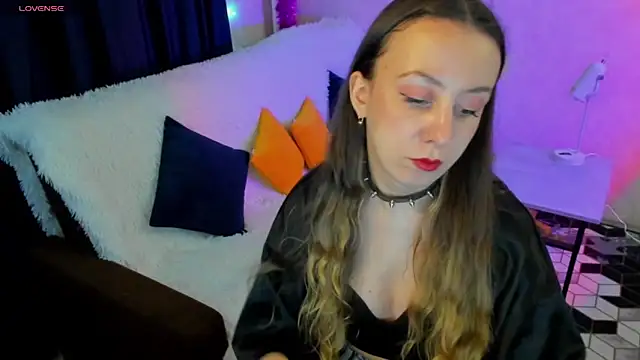 CurlySteph online show from March 20, 2025, 7:57 pm