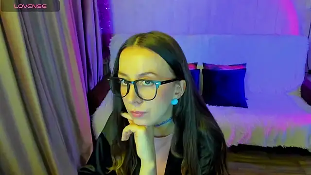 CurlySteph online show from December 17, 2025, 6:02 pm