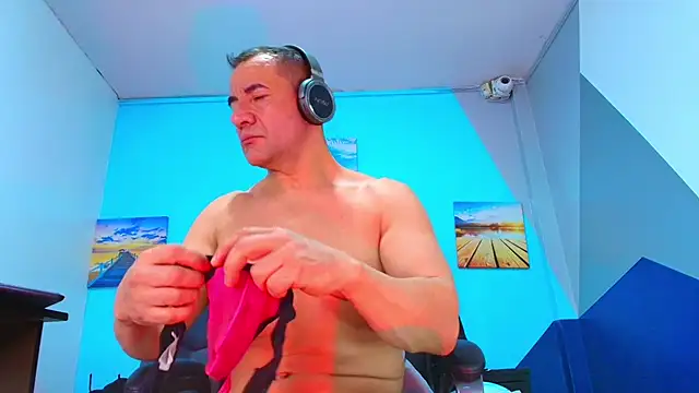 juanses n toro online show from November 3, 2025, 1:04 pm