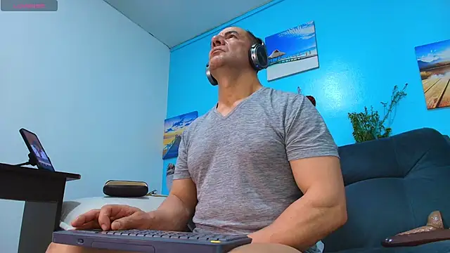 juanses n toro online show from October 1, 2025, 1:04 pm