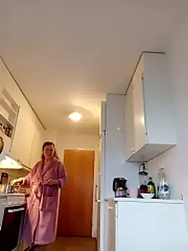 Snapshot of Hottie-Mom chatting on March 11, 2026, 8:19 am Hottie-Mom online show from March 11, 2026, 8:19 am