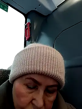 Snapshot of Hottie-Mom chatting on February 9, 2026, 12:14 pm Hottie-Mom online show from February 9, 2026, 12:14 pm