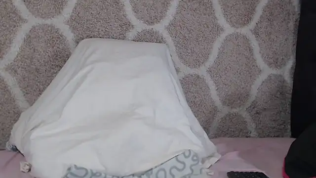 Snapshot of Hottie-Mom chatting on March 3, 2026, 10:22 am Hottie-Mom online show from March 3, 2026, 10:22 am