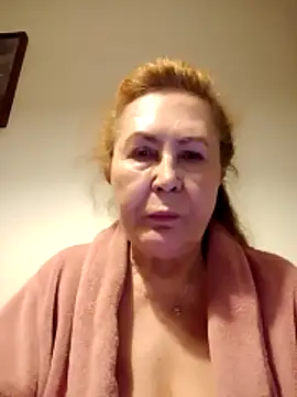 Hottie-Mom online show from April 19, 2026, 8:55 pm