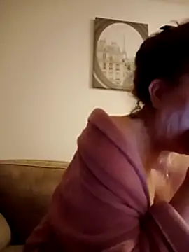 Snapshot of Hottie-Mom chatting on February 25, 2026, 10:09 pm Hottie-Mom online show from February 25, 2026, 10:09 pm