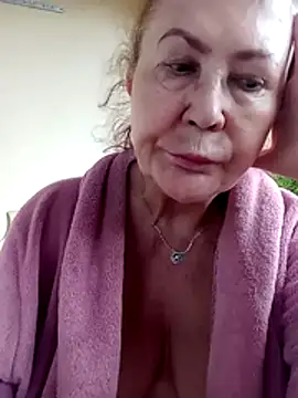 Hottie-Mom online show from July 23, 2026, 7:32 pm